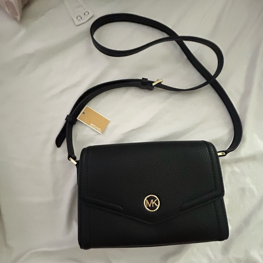 Michael kors purse! Super cute and never used with tags🖤🖤